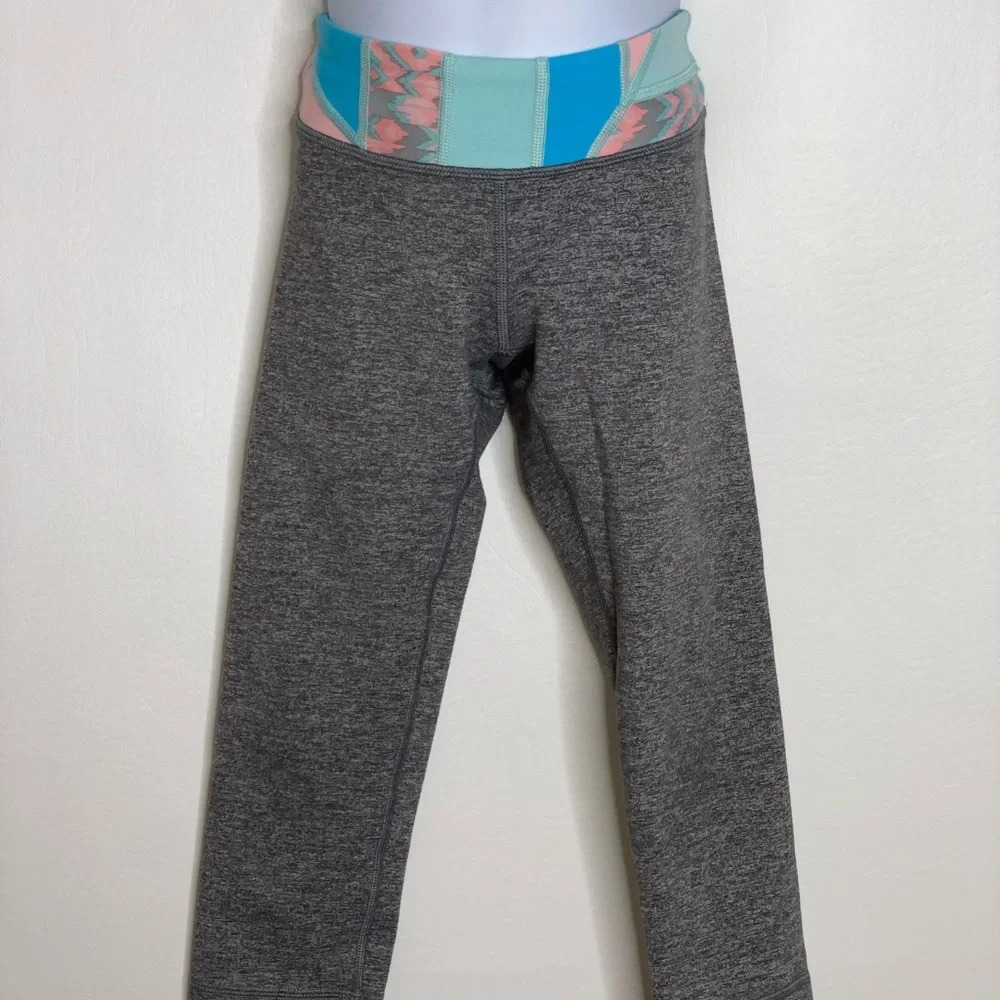 Ivivva girls gray Capri leggings Sz 10